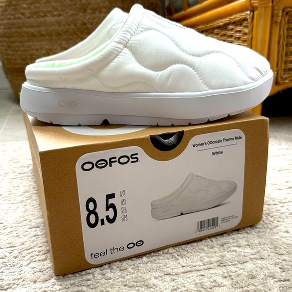 OOFOS Shoes - NIB OOFOS Women's OOcoozie Thermo Mule Primaloft Slipper - White- Size 8.5